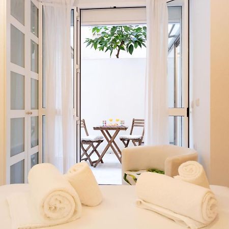 Goles Courtyard With Parking By Valcambre Apartman Sevilla Kültér fotó