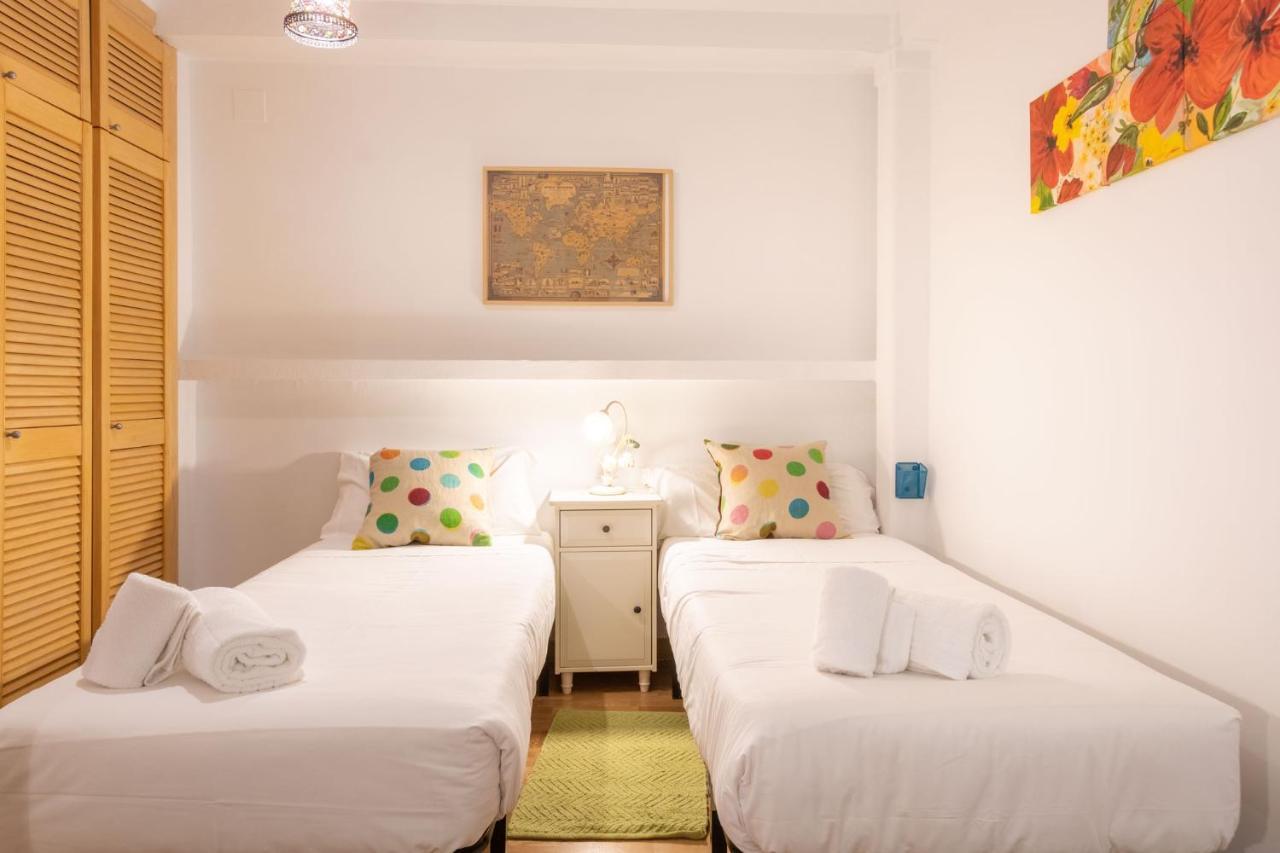 Goles Courtyard With Parking By Valcambre Apartman Sevilla Kültér fotó