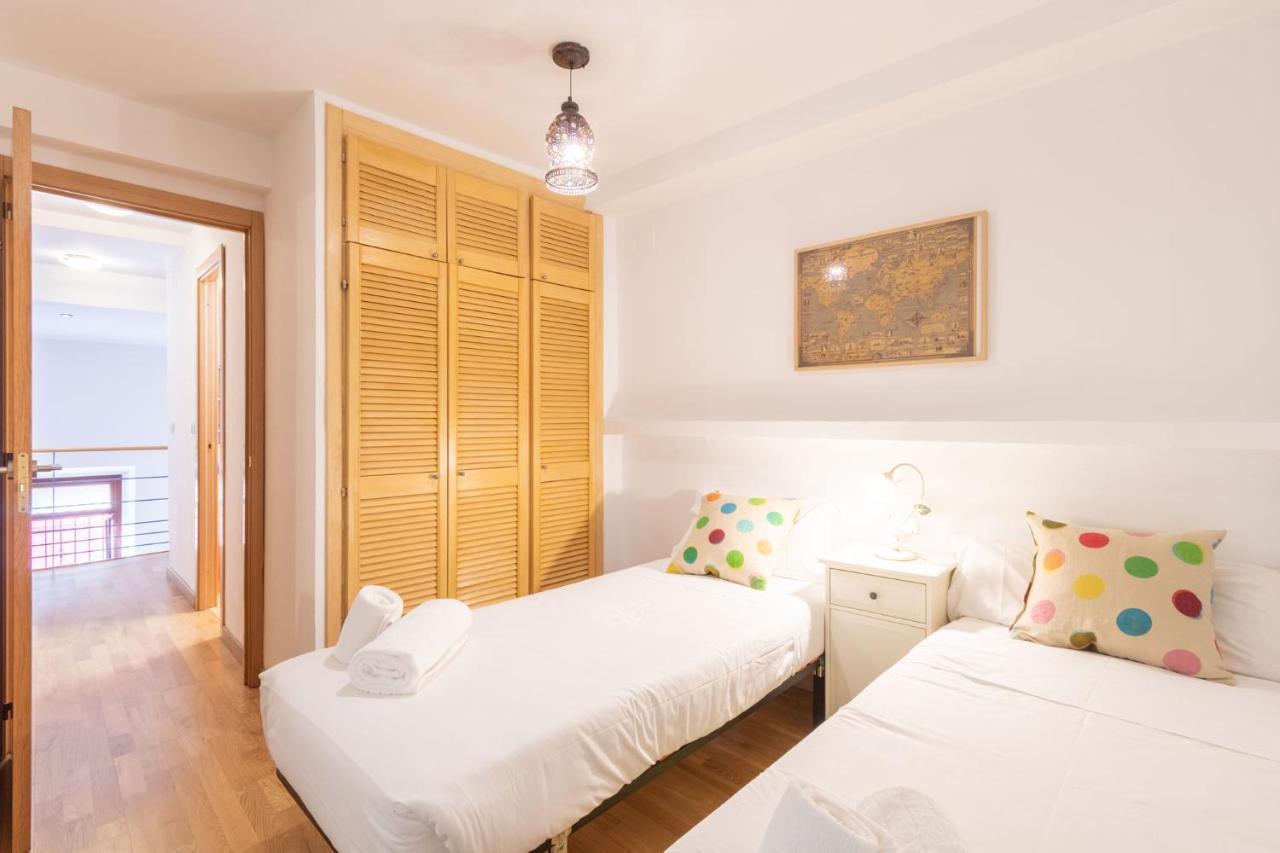 Goles Courtyard With Parking By Valcambre Apartman Sevilla Kültér fotó