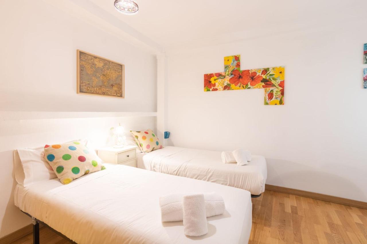 Goles Courtyard With Parking By Valcambre Apartman Sevilla Kültér fotó