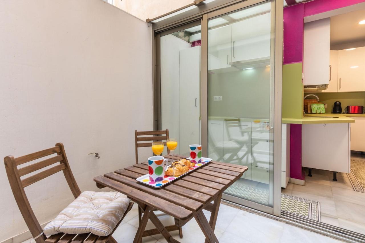 Goles Courtyard With Parking By Valcambre Apartman Sevilla Kültér fotó