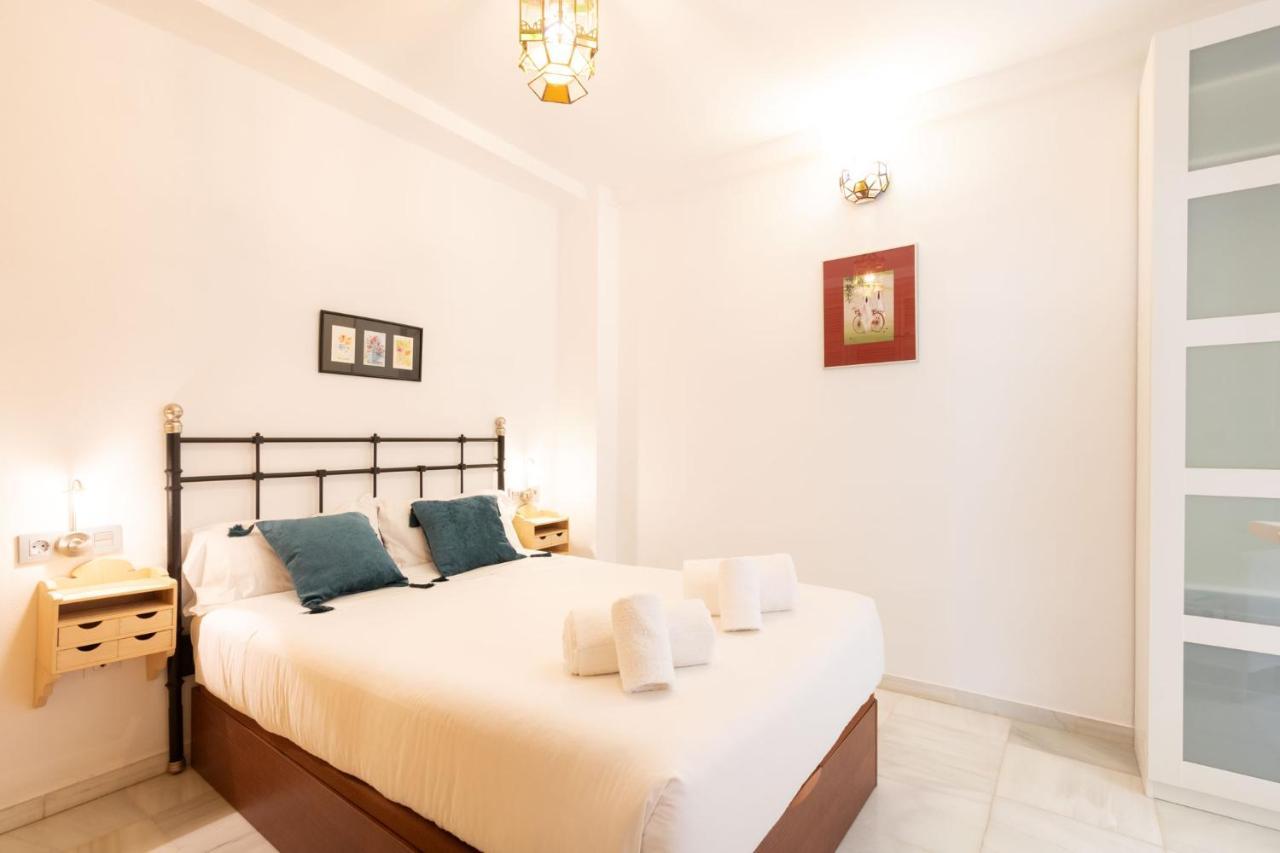 Goles Courtyard With Parking By Valcambre Apartman Sevilla Kültér fotó