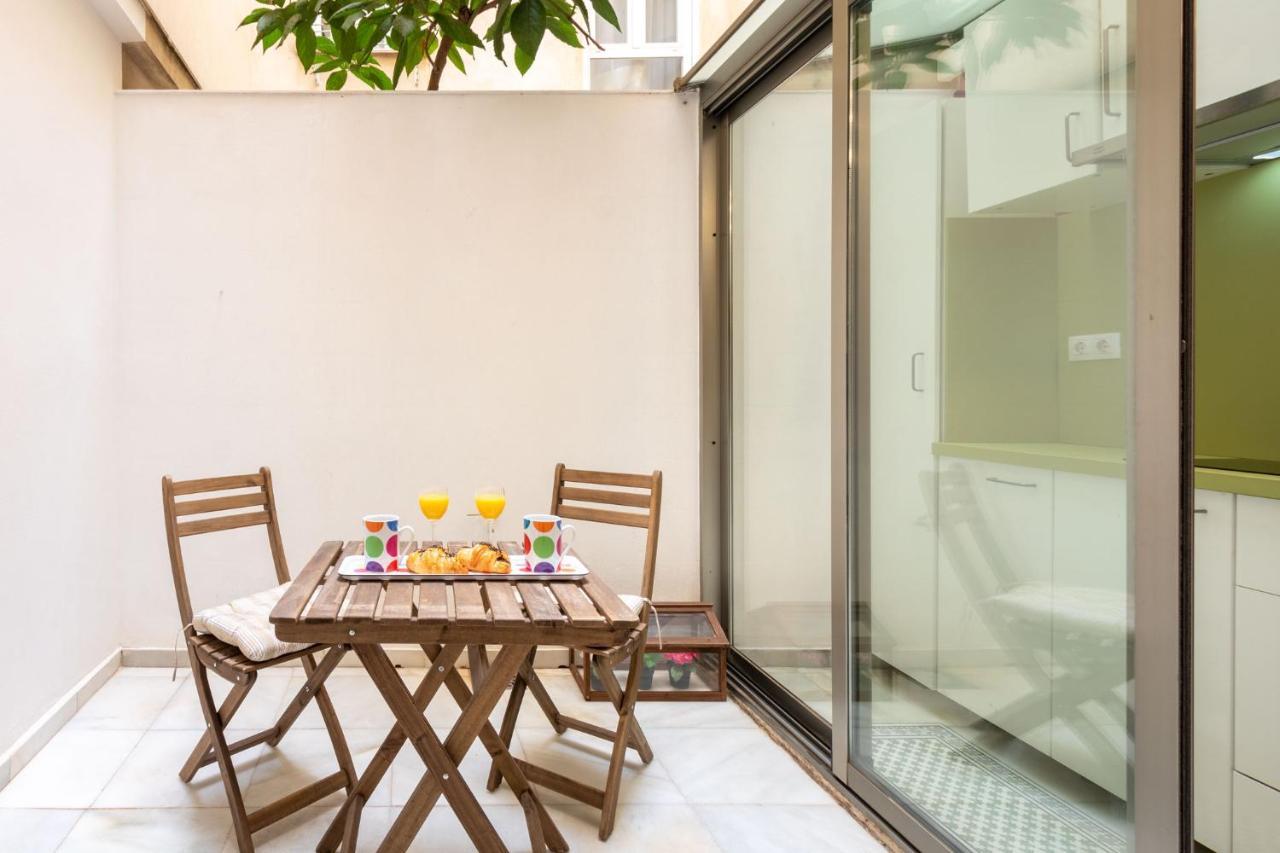Goles Courtyard With Parking By Valcambre Apartman Sevilla Kültér fotó