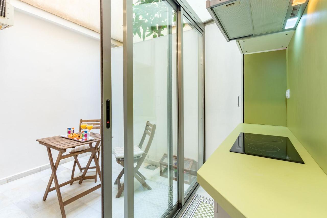 Goles Courtyard With Parking By Valcambre Apartman Sevilla Kültér fotó