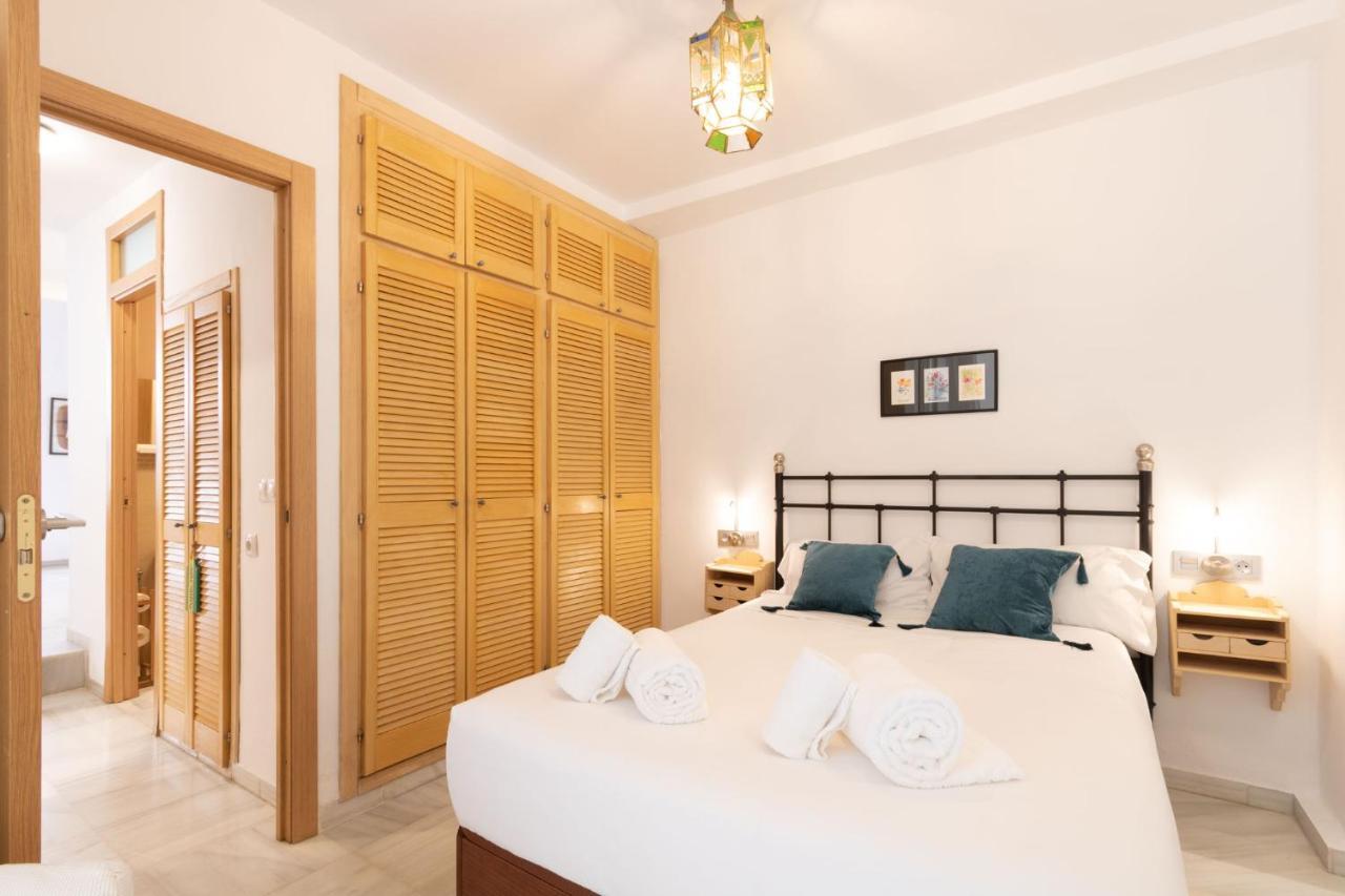 Goles Courtyard With Parking By Valcambre Apartman Sevilla Kültér fotó