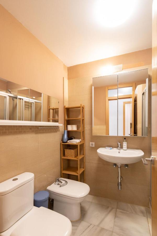 Goles Courtyard With Parking By Valcambre Apartman Sevilla Kültér fotó
